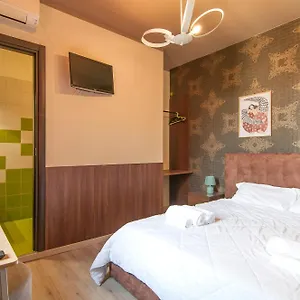 https://nuova-residenza-romeo-affittacamere-parcheggio-privato.hotelinveneto.com